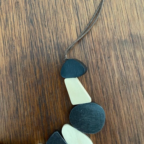 NWT Beautiful Handmade Boho Multi-Color Wood Necklace - Picture 4 of 6